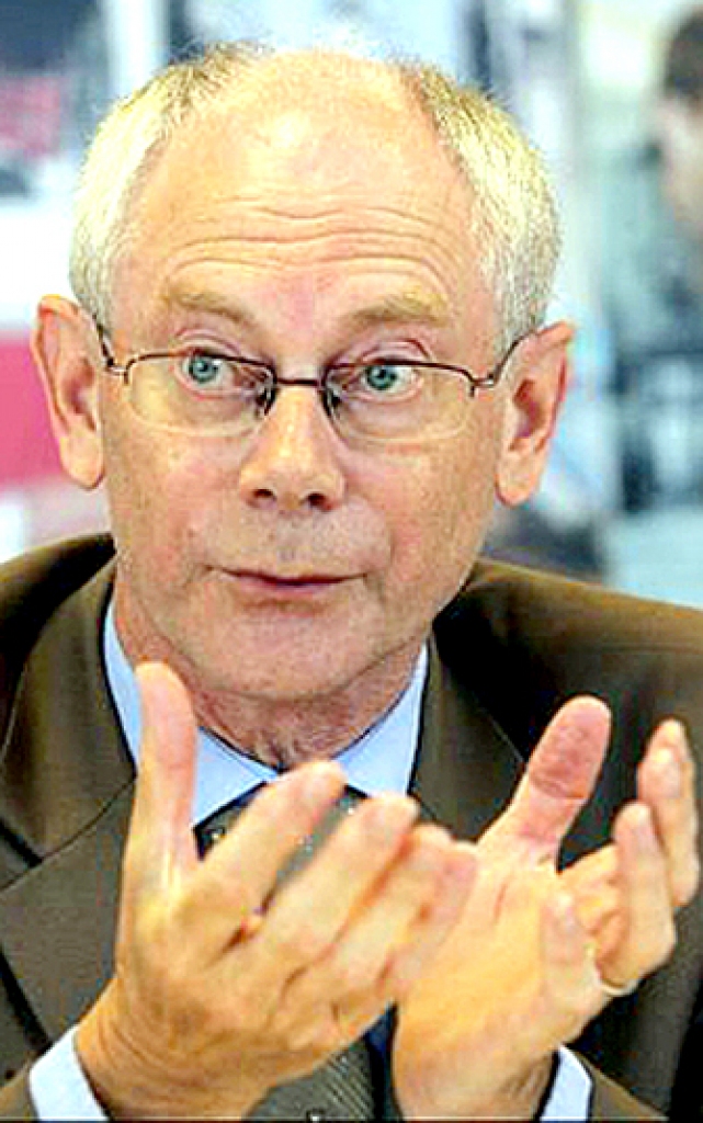 Hermana van Rompeja, 62 gadus vecā ES prezidenta, pazīstamākā haiku, iespējams, varētu būt šī – par viņa matiem:  «Mati pland vējā.  Iet gadi, vēl ir vējš.  Skumji, matu vairs nav.»