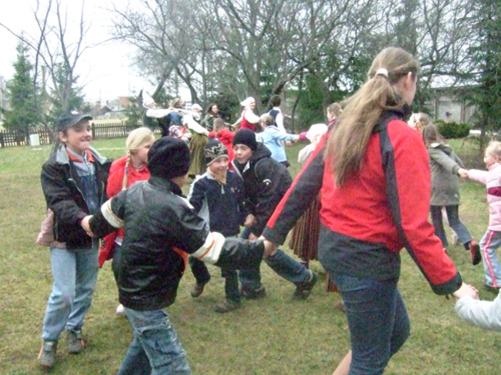 Bauskas novada Bērnu un jauniešu centra lietišķās mākslas pulciņu dalībnieki sarīkojumā Aizkrauklē.
Autors: No BJC arhīva.