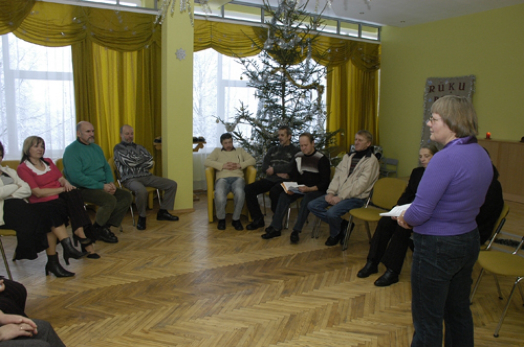 Iedvesmot Gailīšu pagasta bezdarbniekus, kas strādā par stipendiju, bija uzaicināta Zemgales lauku attīstības biroja vadītāja Eleonora Maisaka.
Autors: Ivars Bogdanovs