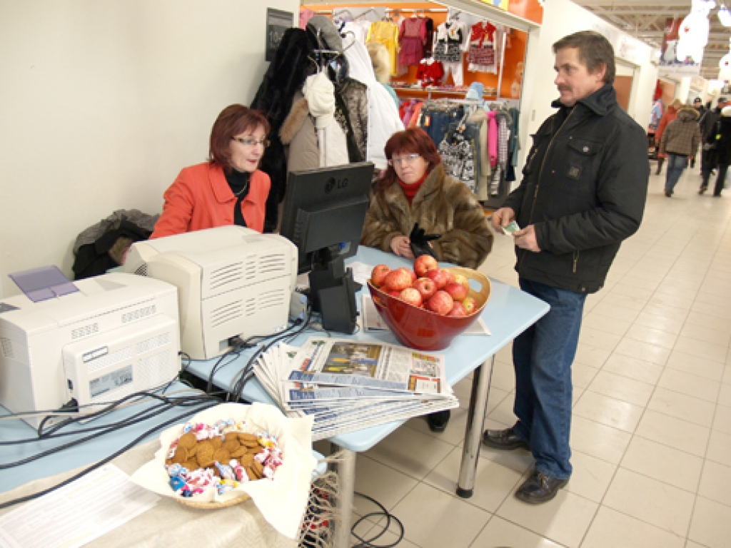 «Bauskas Dzīves» abonementus lasītājiem nākamajam gadam noformē redakcijas reklāmas daļas darbiniece Agra Kilbloka.
Autors: Guntis Ērglis