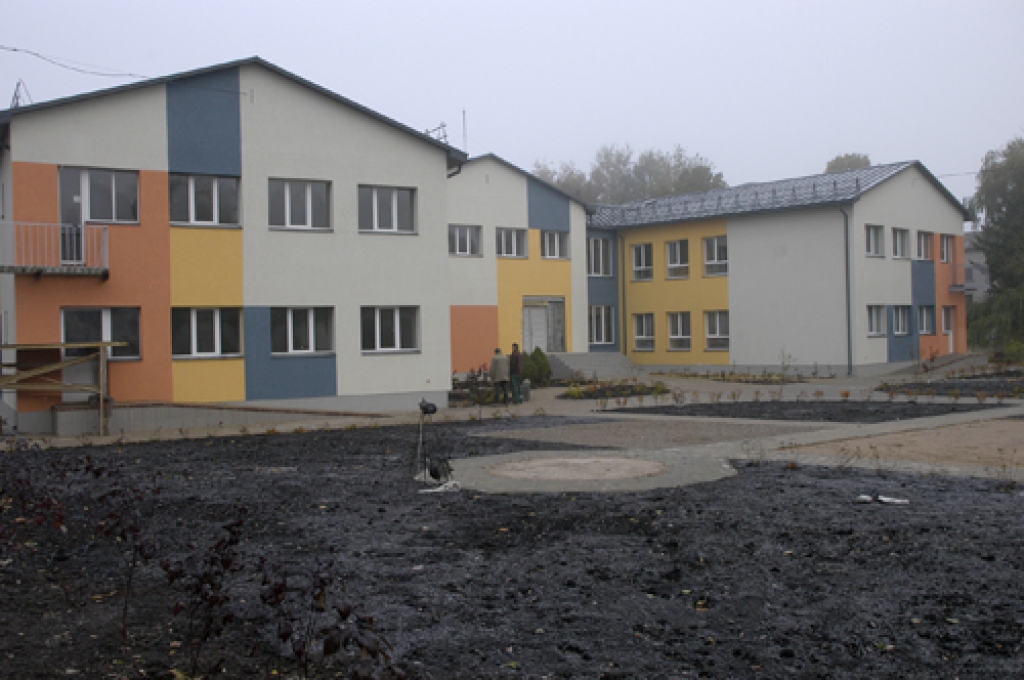 Darba komisija pirmdien, 14. decembrī, apskatīja atjaunoto bērnudārza ēku.
Autors: No «Bauskas Dzīves» arhīva.