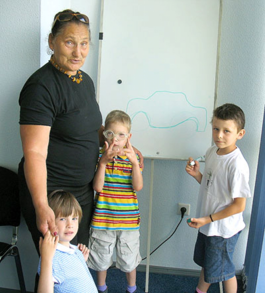 Ziemassvētku seminārā piedalīsies arī Biruta Stepiņa. Attēlā viņa ar saviem audžubērniem 2008. gadā.
Autors: no «Bauskas Dzīves» arhīva