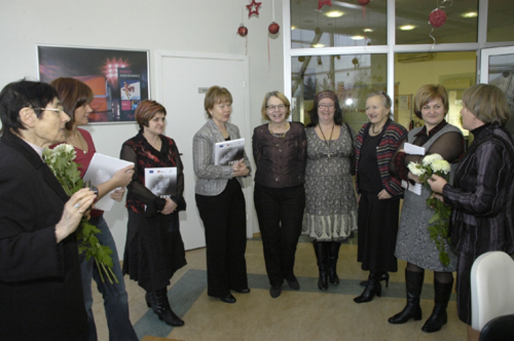 Pie lauku sieviešu pirmā mikrokredīta dalībniecēm Bauskā viesojās šīs kustības veicinātājas no Zviedrijas.
Autors: Ivars Bogdanovs