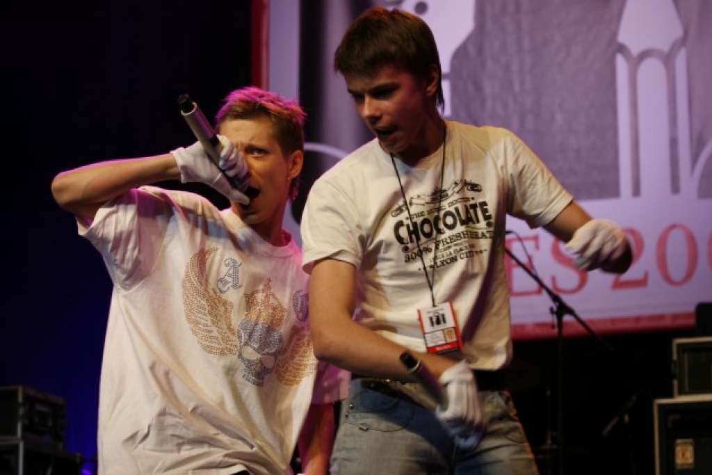 Jauniešu grupa «PER», kurā piedalās arī baušķenieks Pēteris Upelnieks (no labās), iekļuvusi prestižajā «SEB Muzikālās bankas 2009» finālā.
Autors: Publicitātes foto.