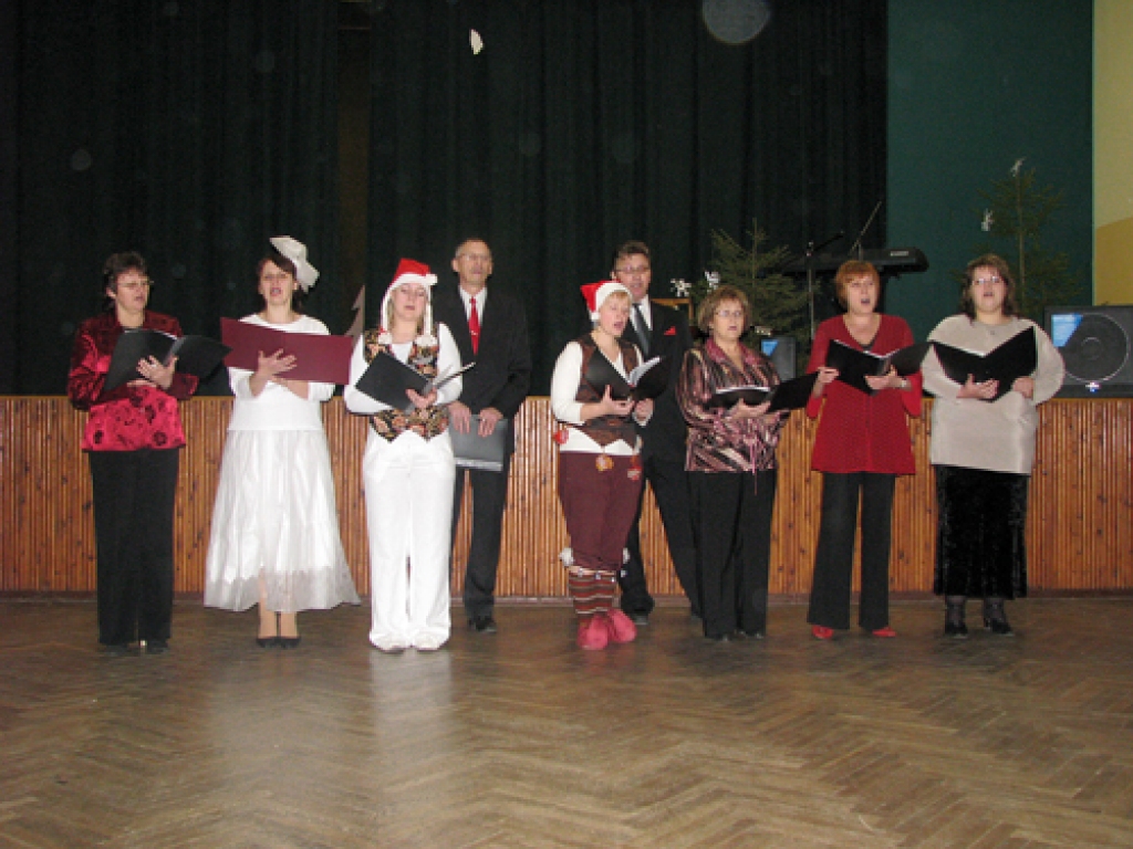 Nedaudz vairāk kā divas stundas garo Ziemassvētku koncertprogrammu Mežotnes pagasta pensionāriem sestdien, 19. decembrī, piepildīja televīzijas šova «Dziedošās ģimenes» dalībnieces māsas Legzdiņas, kā arī pašmāju muzikālākās ģimenes –...
Autors: Juris Iļņickis