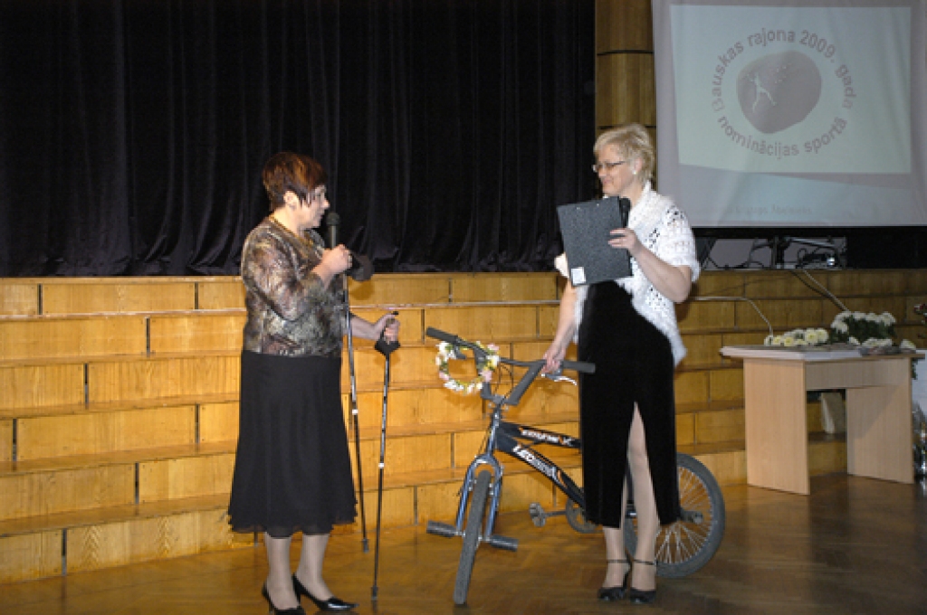 Īslīces pagasta kultūras namā 4. decembrī svētku reize bija sportistiem, sporta darba organizatoriem, sporta atbalstītājiem. Šī bija jau desmitā reize, kad rajona pašvaldība kopā ar laikraksta «Bauskas Dzīve» redakciju organizē gada...
Autors: Ivars Bogdanovs