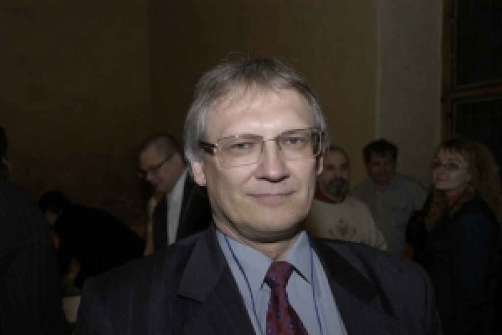 Pašvaldības vadītājs Aivars Okmanis skaidroja, ka starpnovadu izglītības pārvalde nav izveidota, bet radīt savu nav mērķtiecīgi. Tomēr ir nepieciešams speciālists, kurš uzturētu saikni ar Izglītības un zinātnes ministriju, organizētu centralizēto eksāmenu norisi mācību iestādēs, mācību priekšmetu olimpiāžu rīkošanu, koordinētu interešu izglītības aktivitātes un pedagogu piedalīšanos metodiskajās apvienībās. 
Autors: No «Bauskas Dzīves» arhīva.