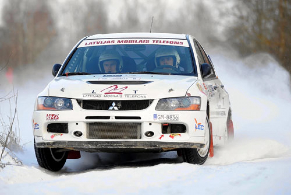 Pirms gada «Winter Rally» sacīkstē Latvijas čempionātā N4 klasē uzvaru guva  baušķenieka Anda Neikšāna un Pētera Dzirkala ekipāža, kas pērn piedalījās arī pasaules čempionātā autorallijā. Jaunajā sezonā ir mainīts sporta mašīnas dizains.
Autors: Zigurds Zālamans