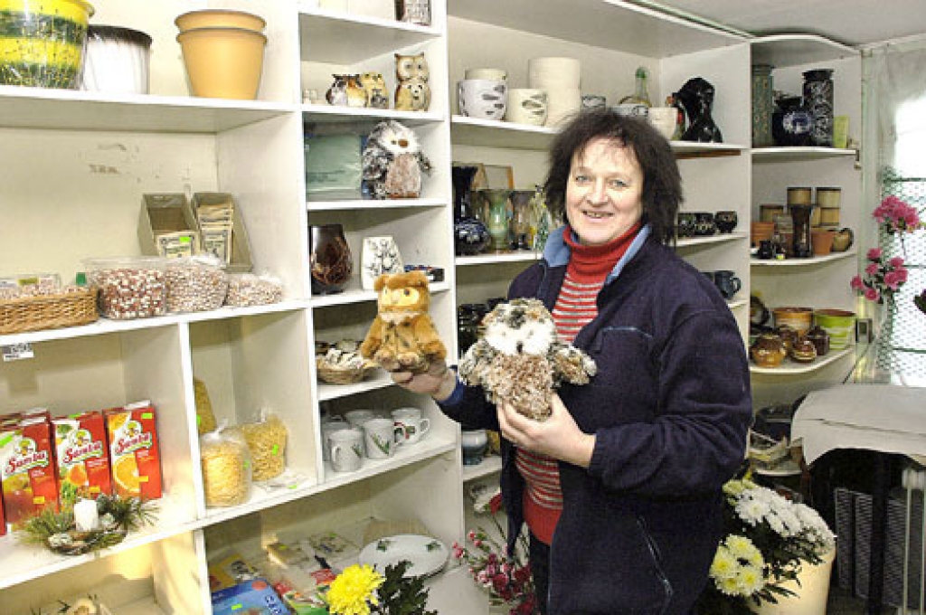 Valliete Silva Bērenfelde šajā vasarā varēs svinēt veikala «Pūces bode» deviņu gadu pastāvēšanu. Mazais veikaliņš ir iekārtots kādreizējās degvielas uzpildes stacijās mītnē. 
Autors: Ivars Bogdanovs