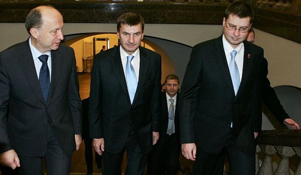 A.Kubiļus, A.Ansips un V.Dombrovskis.
Autors: Baltijos fotografijos linija.