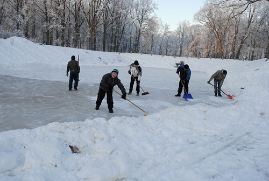  Uz viena no Kaucmindes pils tuvumā esošajiem dīķiem Rundāles novada Saulainē ierīkota slidotava. 
Autors: Juris Iļņickis
