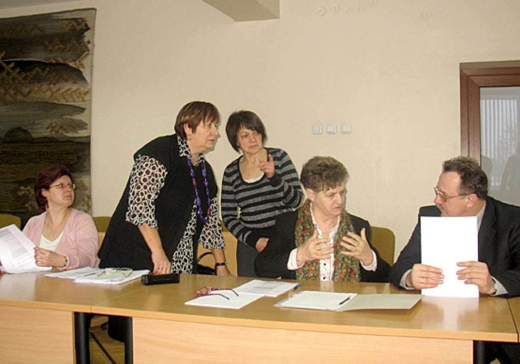 Izglītības darba grupā 8. janvārī deputāti sprieda, kā sadalīt mērķdotācijas. 
Autors: Vilnis Auzāns