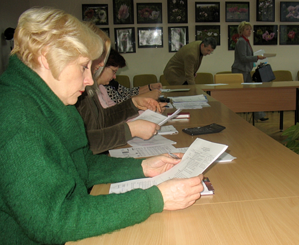 Griķu pamatskolas direktore Daiga Vīlipa (no kreisās) uzskata, ka papildu finansējums piešķirams skolu sporta pedagogiem, lai viņi bērniem varētu organizēt papildu nodarbības.
Autors: Vilnis Auzāns