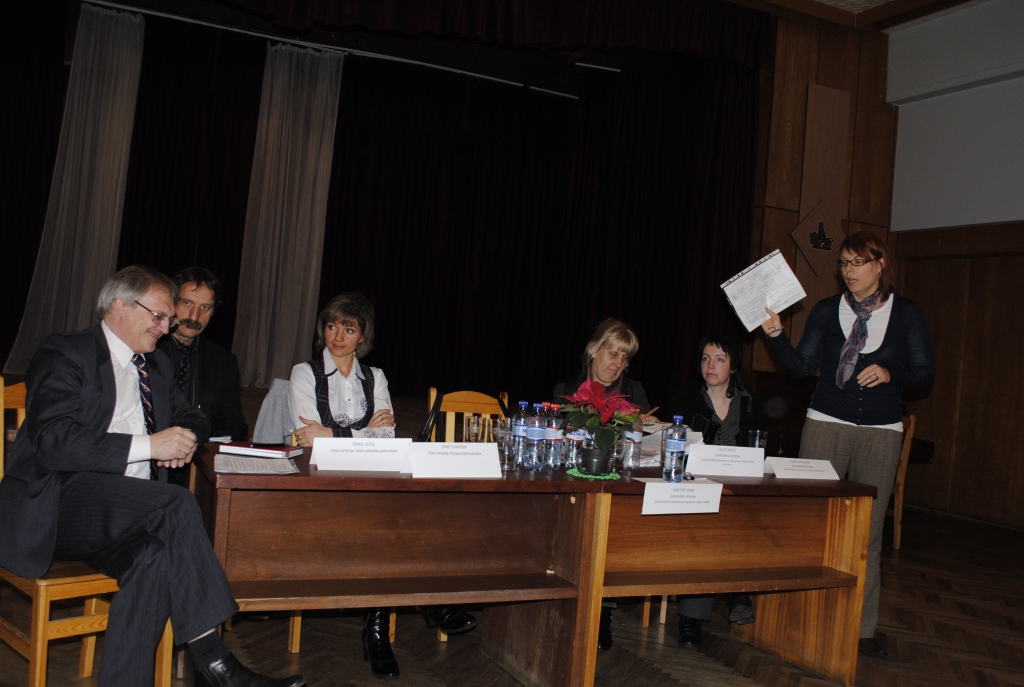 Rundāles novada pašvaldība  8. janvārī rīkoja iedzīvotāju un speciālistu diskusiju par ģenētiski modificētiem organismiem (ĢMO). 
Autors: Juris Iļņickis