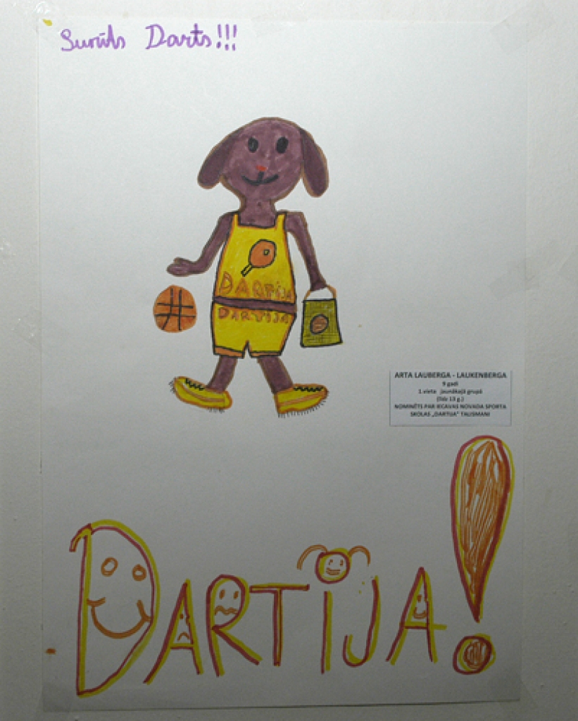 Sporta skolas talismana lomai bērni līdz ar sunīti ieteikuši lapsu, lauvēnu, vāverēnu un lelles – basketbola bumbas prototipus.
Autors: Ivars Bogdanovs