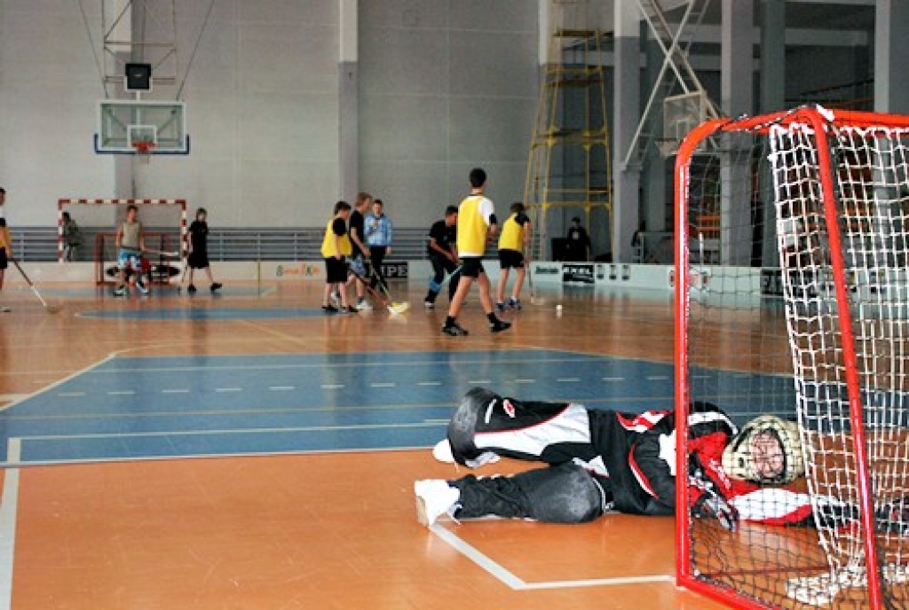 Bauskas 1. vidusskolā divas brīvlaika dienas veltītas florbola spartakiādei. Pirmdien, 4. janvārī, sacentās pamatskolas klašu zēnu komandas. 8. un 9. klašu grupā labākie bija 8.a klases zēni, bet 5. un 6. klašu grupā savu pārākumu pār...
Autors: Uldis Varnevičs