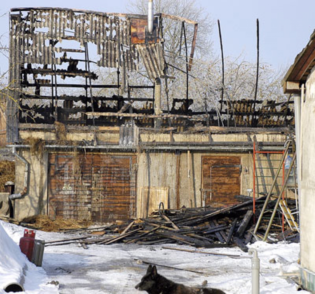 Ēka Codes pagastā nodegusi daļēji.