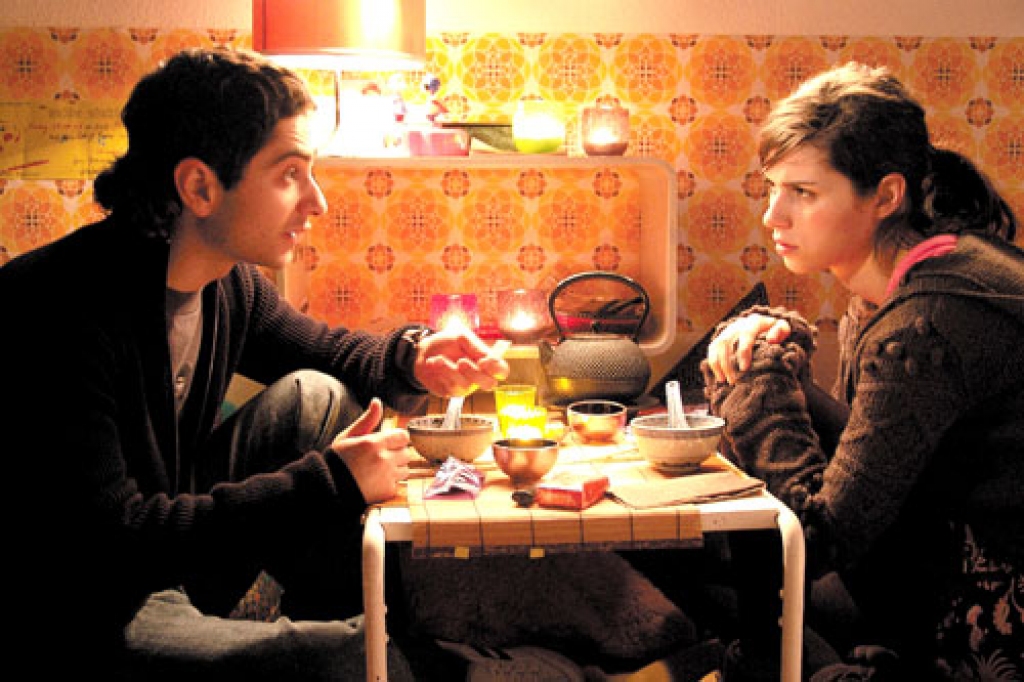 Meitenes piekrīt izbraukt un apprecēties par niecīgām summām.