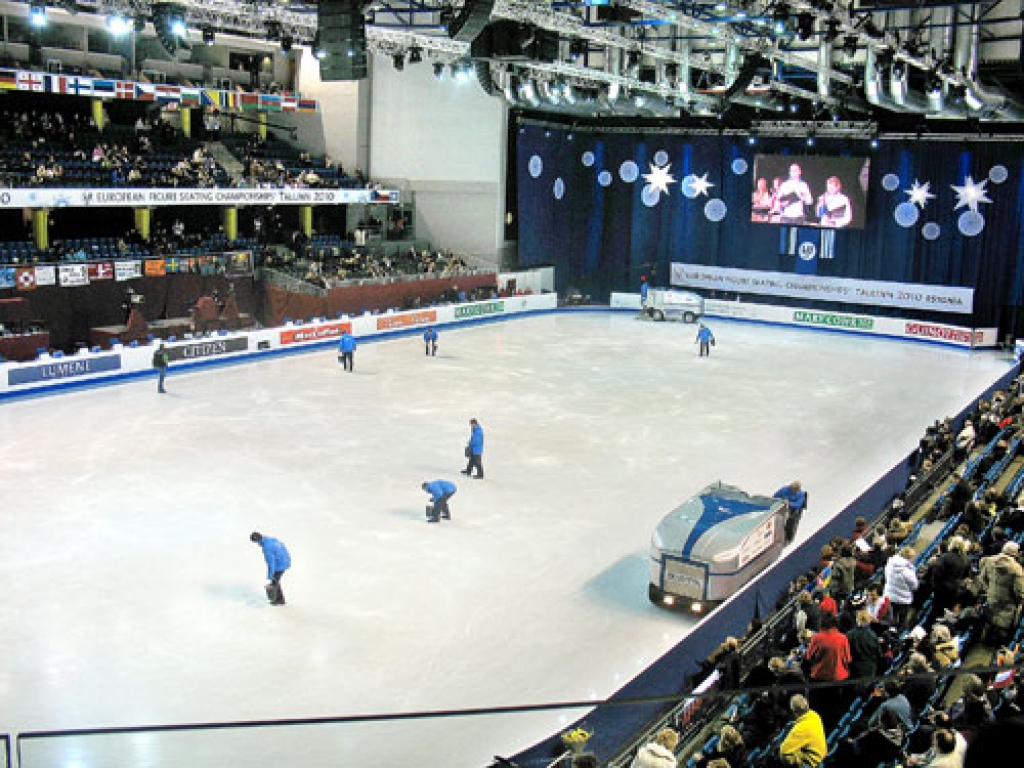 Saku ledushalle Tallinā ir mājīga, un biļešu cenas uz daiļslidošanas sacensībām arī bija draudzīgas. 
