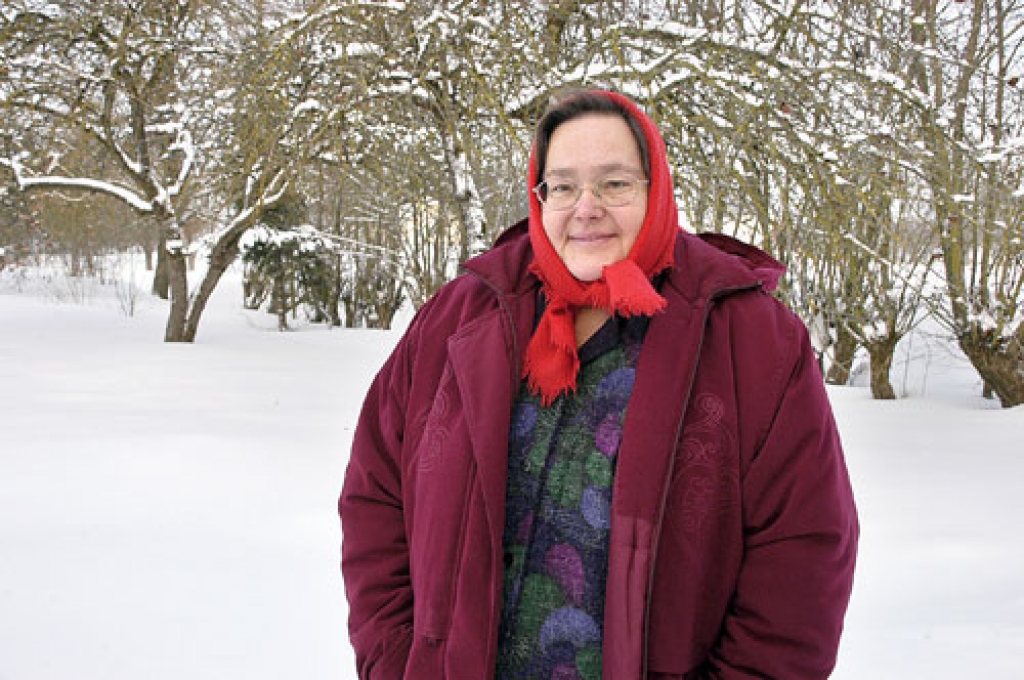 Skaistu ziemas ainavu valliete Kitija Bajinska labprātāk izvēlas bildes fonam: «Es taču citiem nerādīšu to būdu, kurā dzīvoju.»