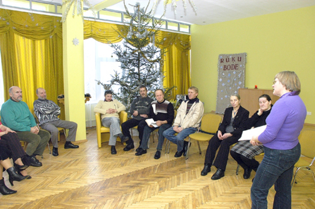 Iedvesmot Gailīšu pagasta bezdarbniekus, kas strādā par stipendiju, bija uzaicināta Zemgales lauku attīstības biroja vadītāja Eleonora Maisaka.