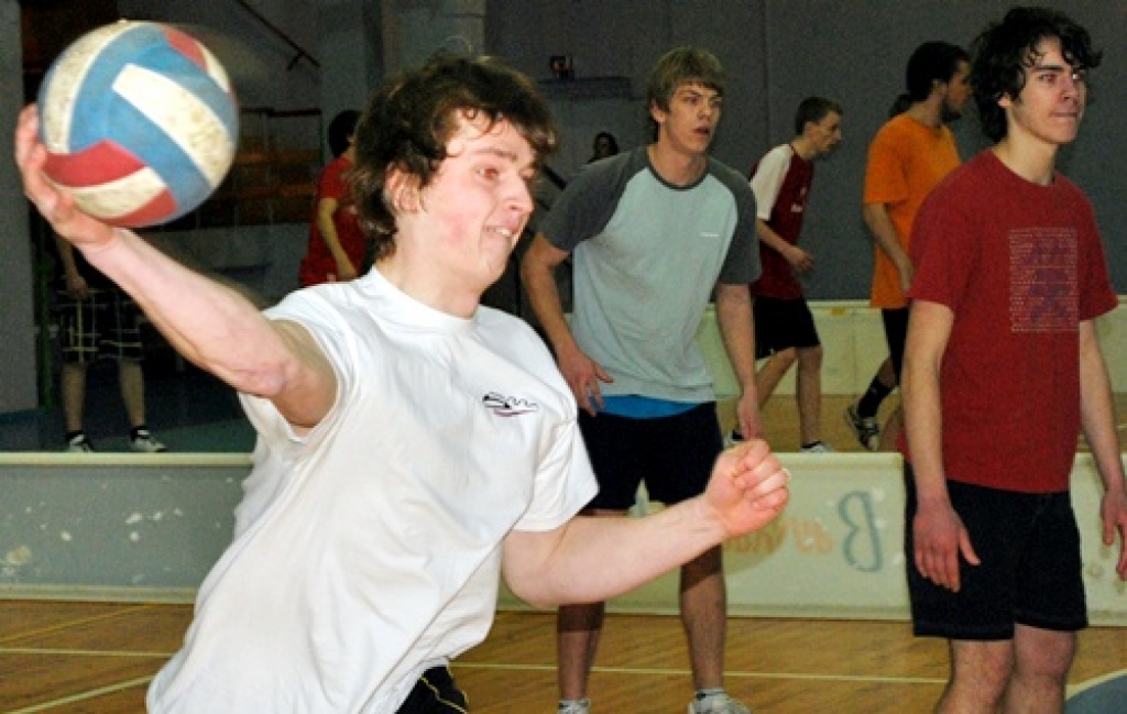 Bumbu met 12.d klases skolnieks Jānis Kuķalks. 
Autors: Uldis Varnevičs