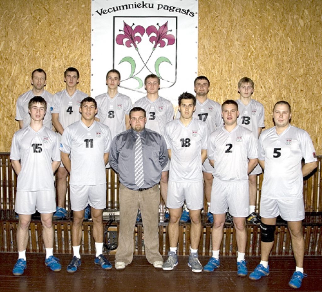 Sporta kluba «Vecumnieki» volejbola komanda.
Autors: no «Bauskas Dzīves» arhīva