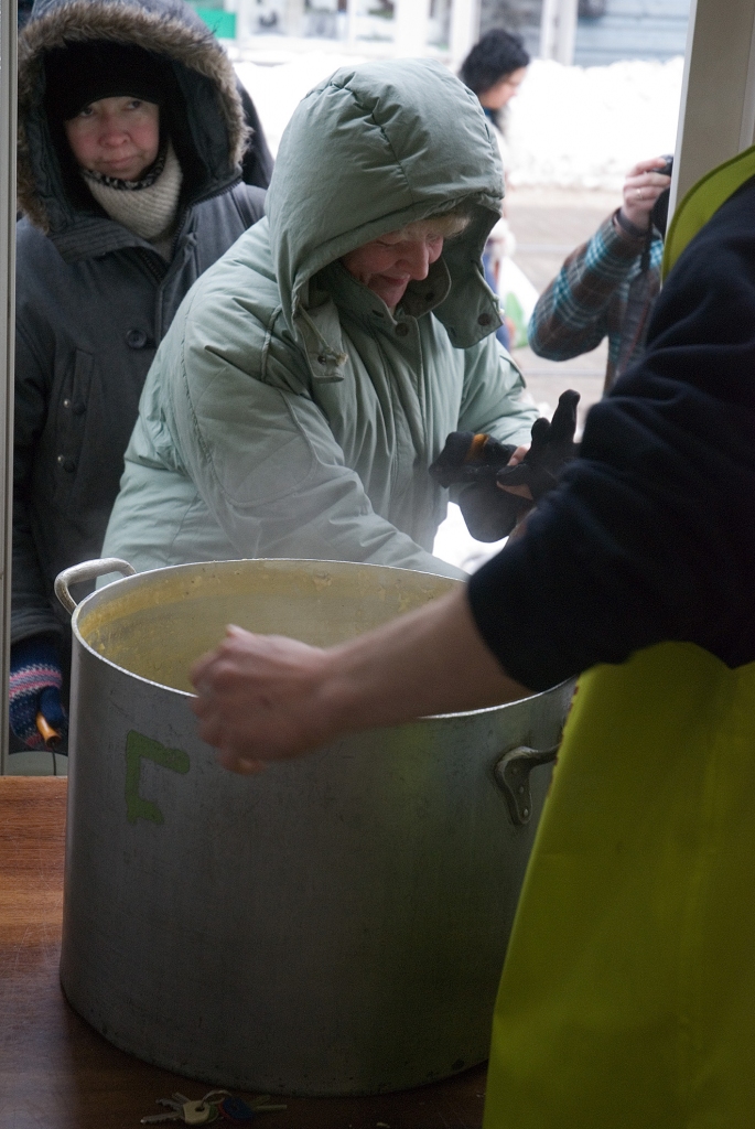 Projektā veikals «Rimi» palīdzēs ar produktiem zupas virtuvēm Vecumniekos, Daugavpilī, Dobelē, Jelgavā, Kuldīgā, Liepājā, Līvānos, Madonā, Rēzeknē, Rīgā, Saldū, Talsos, Tukumā, Ventspilī. 
Autors: Publicitātes foto.