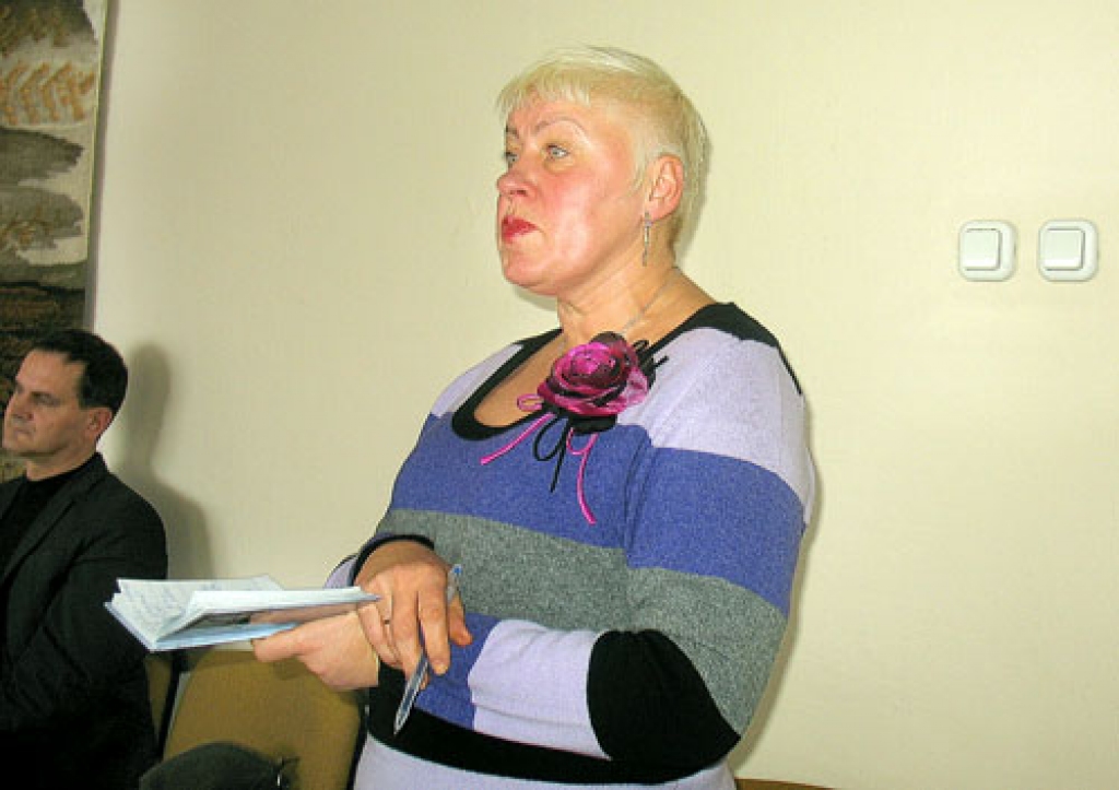 Sociālo un veselības lietu komitejas sēdē 10. februārī bērnunama «Annele» vadītāja Lilita Seržāne apliecināja, ka viņa respektē domes lēmumus un apņemas tos pildīt. Savukārt LNT pārraidē «Tautas balss» vadītāja apgalvoja pretējo. 
Autors: Vilnis Auzāns