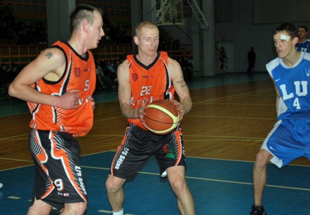 Lielāko daļu punktu guva divi spēlētāji – Nauris Metnieks (no kreisās) 26 punktus un Armīns Dīcis 28 punktus.
Autors: Uldis Varnevičs