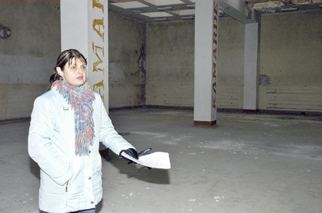 Bijušā tirdzniecības centra «Kamarde» telpas atjaunos 513,8 kvadrātmetru platībā, stāsta Gailīšu pagasta projektu vadītāja Irēna Kalniņa. Nākotnē centrā iecerēts regulāri rīkot pasākumus jauniešiem, dejas, koncertus u. c.
Autors: No «Bauskas Dzīves» arhīva.