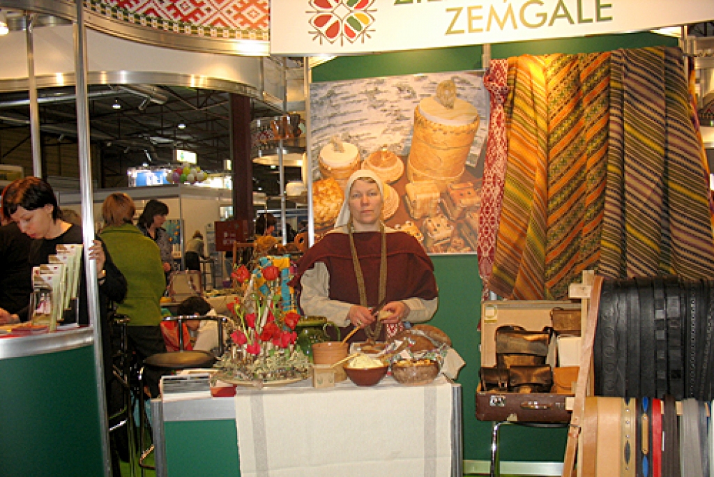 Codes pagasta zemniece Daira Jātniece demonstrē savas kulinārijas prasmes.
Autors: Vilnis Auzāns