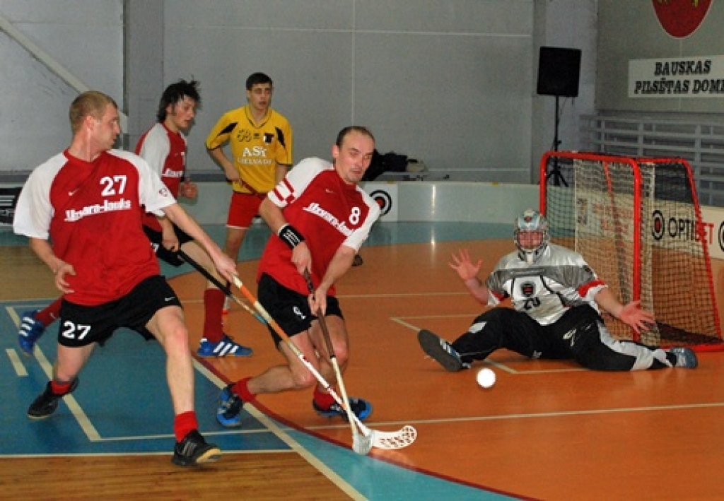 20. un 21. februārī Bauskā notika Latvijas Florbola federācijas virslīgas turnīra izslēgšanas spēļu pirmā kārta. Sacentās FK «Bauska» ar «Lielvārdes» komandu. Lai arī spēles bija skaistas, agresīvas un aizraujošas, tomēr abās mājinieki...
Autors: Uldis Varnevičs