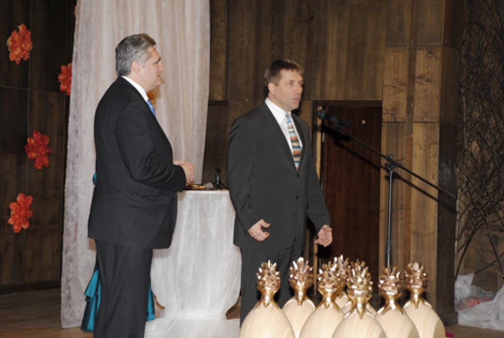 Latvijas meža nozari dēvē par valsts ekonomikas mugurkaulu, un jau sesto reizi Rīgā 1. februārī tika godināti šīs jomas izcilnieki. Prestižo gada balvu «Zelta čiekurs» par mūža ieguldījumu saņēma Egīls Āboliņš, kurš tagad dzīvo Iecavas...
Autors: Ivars Bogdanovs