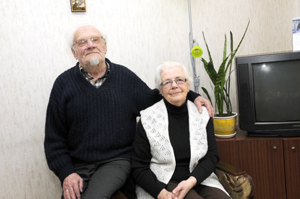 Skaidrīte Zavinska ar vīru Jāni, dzīvojot starp jauniešiem, jūtas gana jauni un sprauni. 