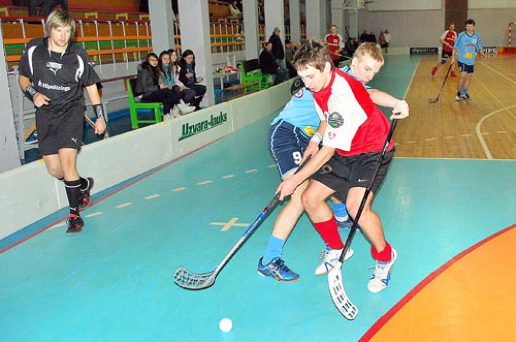 Rihards Mallons (priekšplānā) spēlē pret FK «Pārgauja» guva vārtus, kas dos sava laukuma priekšrocības FK «Bauska» izslēgšanas spēlēs.