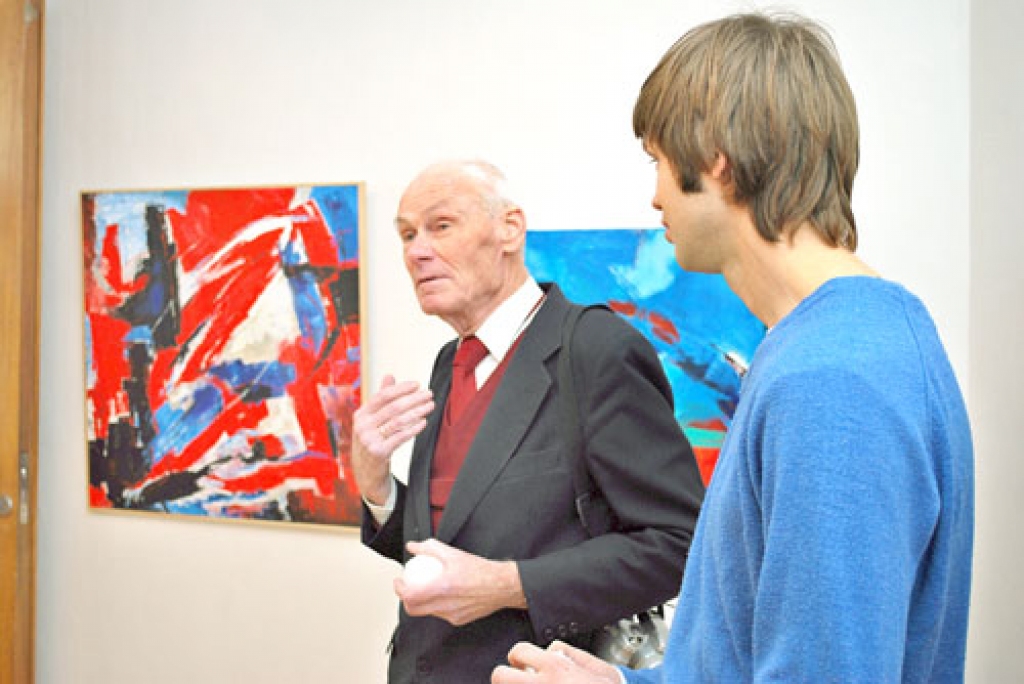 Muzejā izstādes atklāšanā – Sandris Beķeris (no labās) un Emīls Braunbergs.