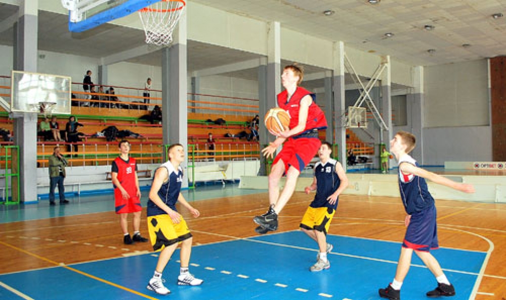 Gvido Zaļmežs, Misas komandas centra uzbrucējs, cenšas gūt punktus savas komandas labā.