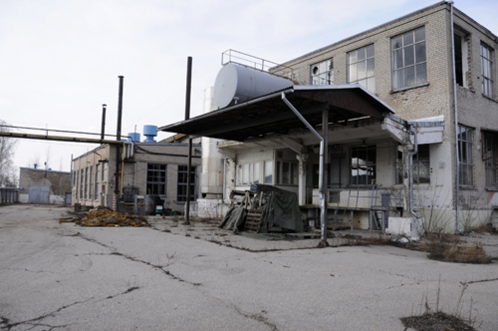 Bankrotējušās akciju sabiedrības «Bauskas piens» ražotnē Bauskā turpinās iekārtu demontāža.
Autors: Ivars Bogdanovs