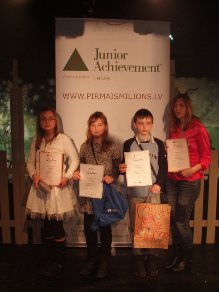 Iecavas vidusskolas audzēkņi ieguvuši balvas biznesa pasaku konkursā.
Autors: No Iecavas vidusskolas arhīva.