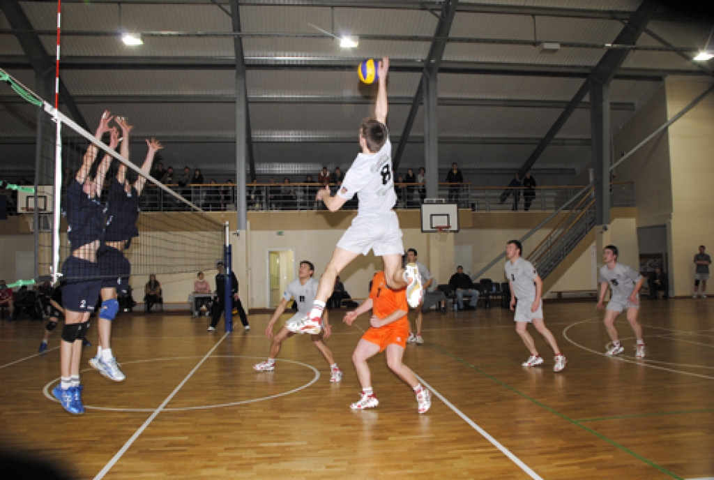 Treneris Jānis Plūme atzīst, ka salīdzinājumā ar pirmo maču, kas 25. martā risinājās Valles vidusskolas sporta zālē, izdevies parādīt labāku sniegumu.
Autors: no «Bauskas Dzīves» arhīva