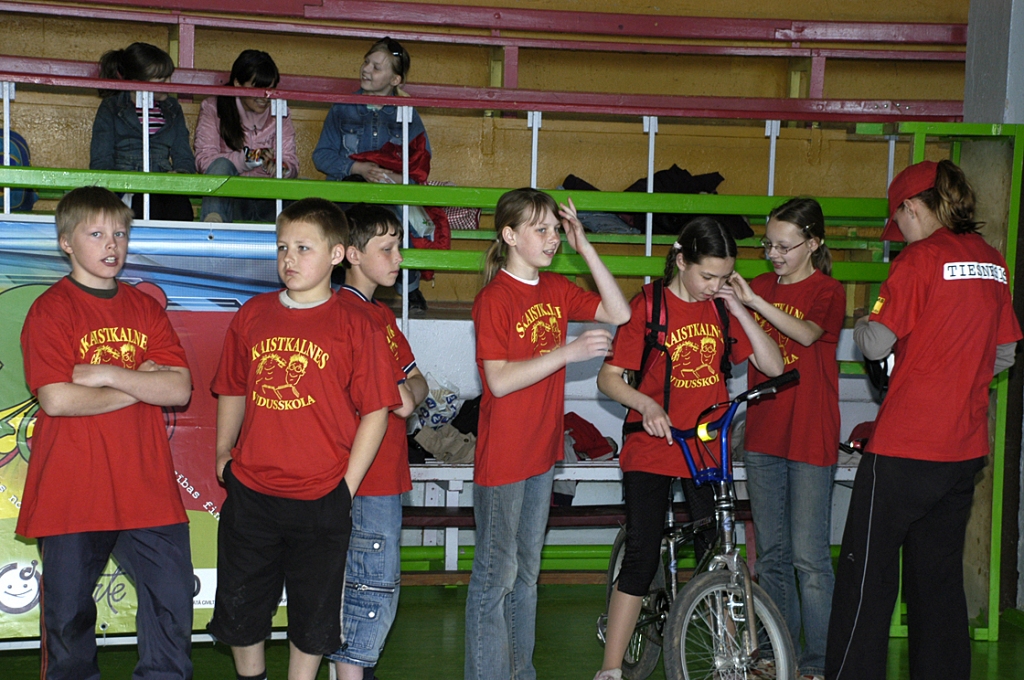 2009. gada maijā jauno velosipēdistu sacensībās savas prasmes demonstrē Skaistkalnes vidusskolas pusaudži. 
Autors: Ivars Bogdanovs