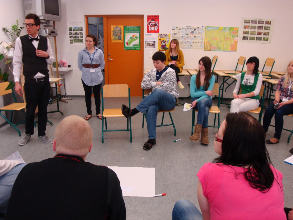 Marta Ņikiforova (sēž otrā no kreisās) darbojās ekonomikas komitejā.
Autors: No Iecavas vidusskolas arhīva.