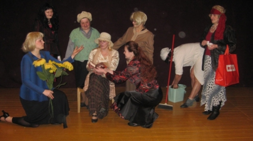 Bērsteles amatierteātris 26. martā Pilsrundāles vidusskolā izrādīs Līgas Bajāres iestudēto skeču «Pazīstamas sejas».
Autors: www.rundale.lv