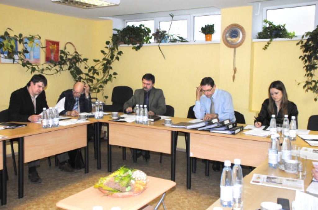 Vecumnieku novada domes sēdē 24. martā bez īpašām diskusijām tika pieņemts lēmums par pašvaldības darbinieku atalgojumu.
Autors: Juris Iļņickis