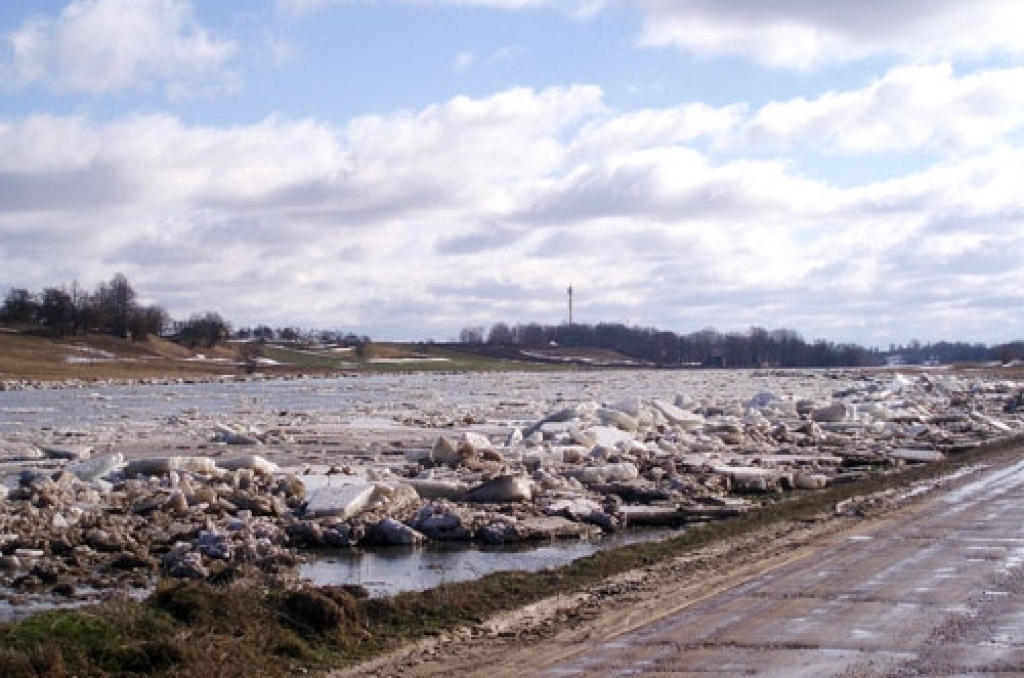 Patlaban plašākie applūdumi ir Lielupes baseinā. Upe no krastiem izgājusi netālu no Važītes kapiem.
Autors: Vineta Šilberga