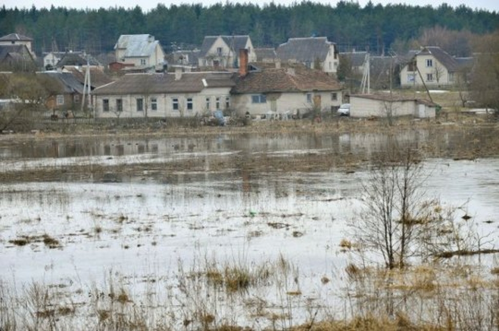Speciālisti prognozē ūdens līmeņa celšanos Mickūnu ciemā Viļņas apkaimē.
Autors: www.lrytas.lt