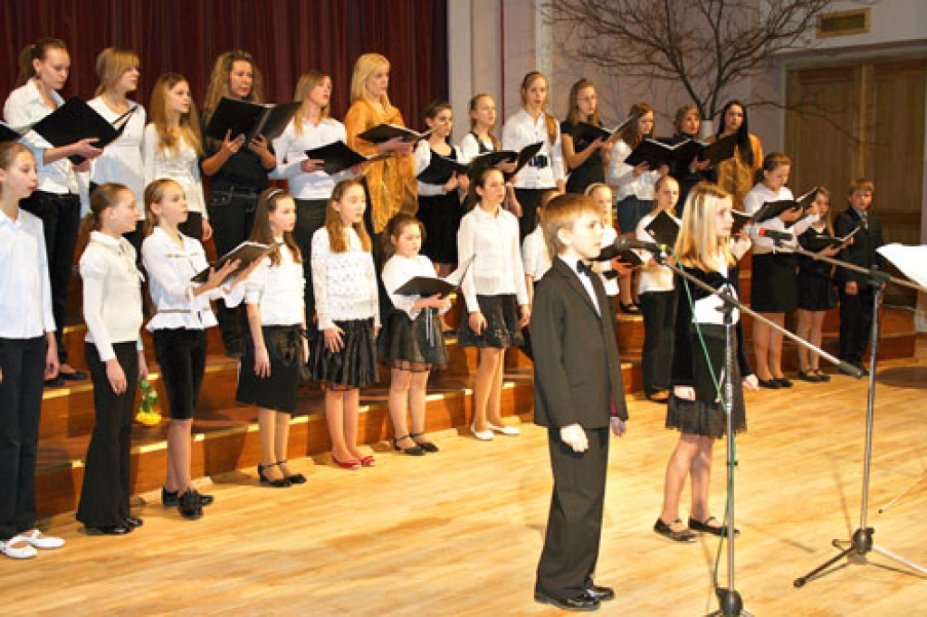 Arī Bauskas 1. vidusskolas divi skolēnu jauktie kori gatavojas  Skolu jaunatnes dziesmu svētkiem.
Autors: Ivars Kalniņš