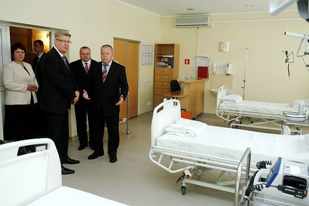 V. Zatlers bijis pārsteigts par to, cik labi Bauskas slimnīca ir aprīkota ar moderno medicīnisko aparatūru, ka tā ir saglabāta un gatava lietošanai.
Autors: Toms Kalniņš, Valsts prezidenta kanceleja