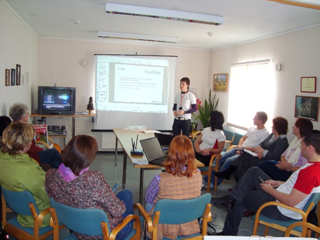 Īslīces SOS bērnu ciemata mammām 18. martā datorlietošanas stundu pasniedza «Lattelecom» grupas uzņēmumu darbinieki.
Autors: no SOS BCA krājumiem